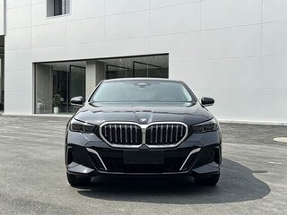2025 BMW 5 серии Long 530Li xDrive VIII (G60/G61/G68), чёрный, 6170226 рублей, вид 2