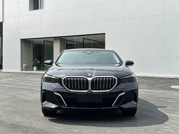 2025 BMW 5 серии 530Li xDrive VIII (G60/G61/G68), чёрный - вид 1