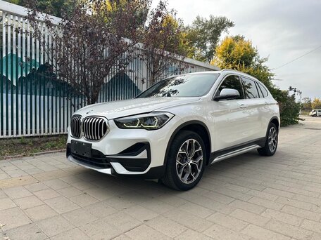 2022 BMW X1 Long 20Li sDrive II (F48) Рестайлинг, белый, 2285000 рублей, вид 1