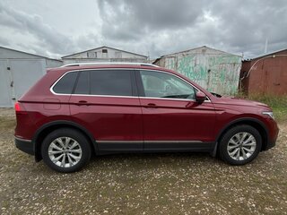 2020 Volkswagen Tiguan II Рестайлинг, красный, 2850000 рублей, вид 4