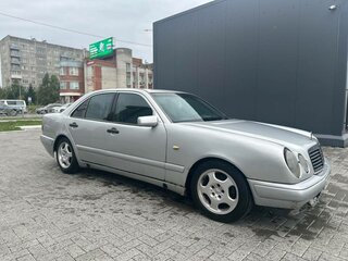 1998 Mercedes-Benz E-Класс 240 II (W210, S210), серебристый, 250000 рублей, вид 3