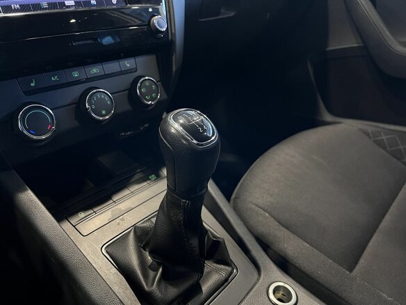 2017 Skoda Octavia III (A7) Рестайлинг, белый, 1540000 рублей - вид 30