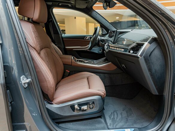 2026 BMW X5 40i IV (G05/G18) Рестайлинг, серый, 15890000 рублей - вид 13