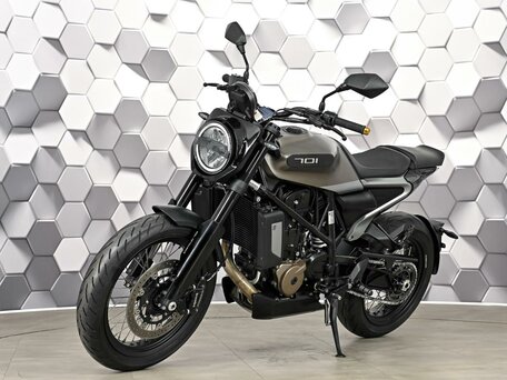 2019 Husqvarna Svartpilen 701, серый, 675000 рублей, вид 2