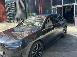 2023 BMW iX xDrive40 I (I20), серый, 8500000 рублей, вид 3