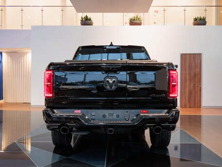 2026 Ram 1500 Crew Cab eTorque V Рестайлинг, чёрный, 11790000 рублей, вид 4