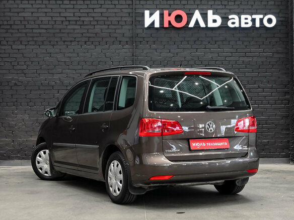 2012 Volkswagen Touran I Рестайлинг 2, коричневый, 1100000 рублей - вид 7