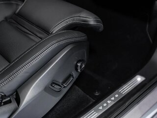 2026 Volvo XC90 B5 II Рестайлинг 2, серебристый, 11980000 рублей, вид 4