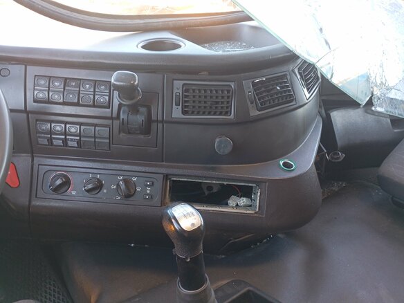 2022 IVECO-Hongyan 6x4 (CQ3346), жёлтый, 1222650 рублей - вид 4