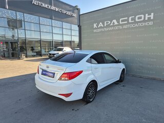 2015 Hyundai Solaris I Рестайлинг, белый, 900000 рублей, вид 2