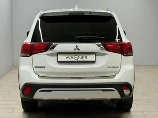 2019 Mitsubishi Outlander III Рестайлинг 3, белый, 2050000 рублей, вид 3
