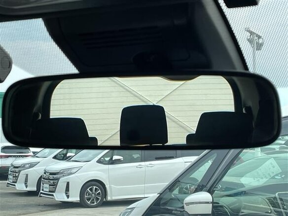 2021 Toyota Voxy III (R80) Рестайлинг, белый, 1790000 рублей - вид 11