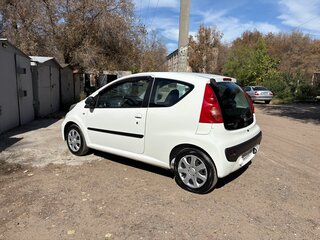 2011 Peugeot 107 I Рестайлинг, белый, 455000 рублей, вид 5