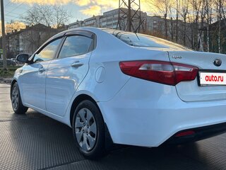 2014 Kia Rio III, белый, 620000 рублей, вид 4
