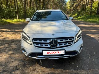 2018 Mercedes-Benz GLA 250 I (X156) Рестайлинг, белый, 2680000 рублей, вид 3