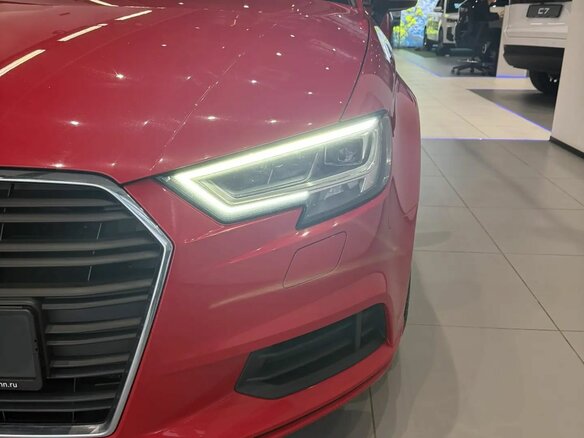 2018 Audi A3 III (8V) Рестайлинг, красный, 1799000 рублей - вид 9