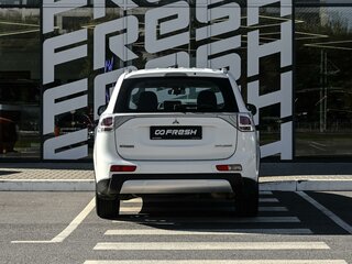 2014 Mitsubishi Outlander III Рестайлинг, белый, 1589000 рублей, вид 4