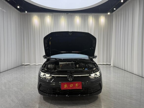 2023 Volkswagen Golf VIII, чёрный, 1650000 рублей - вид 4