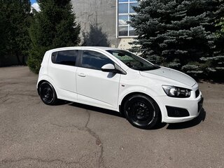 2014 Chevrolet Aveo II, белый, 820000 рублей, вид 3