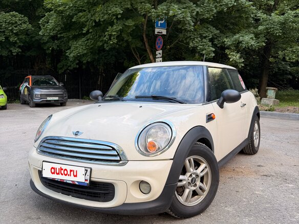 2012 Mini Hatch One II (R56) Рестайлинг, белый, 600000 рублей