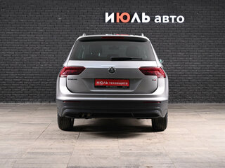 2017 Volkswagen Tiguan II, серебристый, 1830000 рублей, вид 5