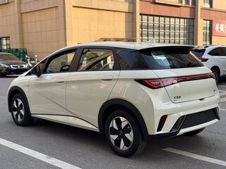 2026 BYD Dolphin 45.12 kWh I Рестайлинг, белый, 1570000 рублей, вид 3