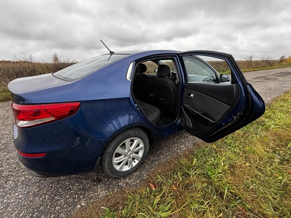 2015 Kia Rio III Рестайлинг, синий, 950000 рублей - вид 13