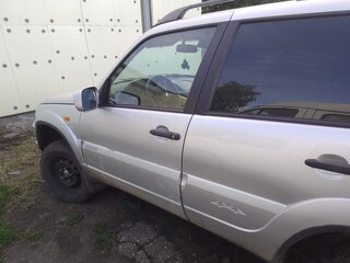 2009 Chevrolet Niva I Рестайлинг, серебристый, 400000 рублей, вид 2