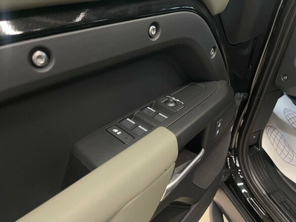 2026 Land Rover Defender 110 II, чёрный, 11350000 рублей - вид 17