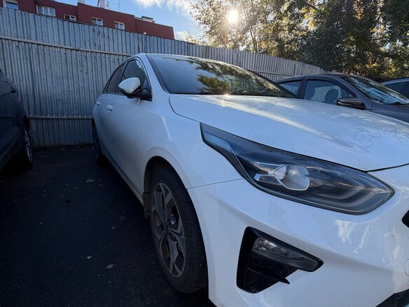 2021 Kia Ceed III, белый, 1600000 рублей