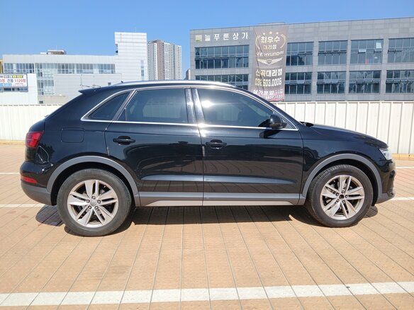 2015 Audi Q3 I (8U) Рестайлинг, чёрный, 1900000 рублей - вид 4