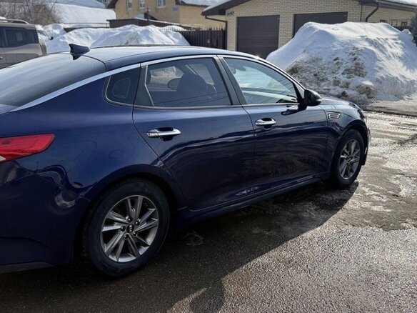 2019 Kia Optima IV Рестайлинг, синий, 1950000 рублей - вид 5