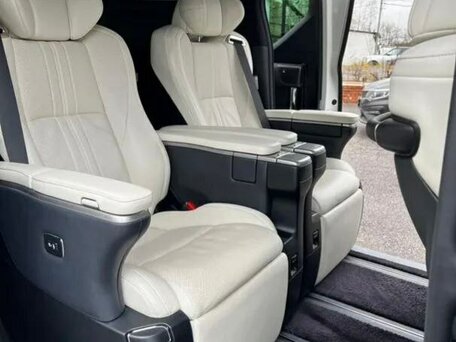 2018 Toyota Vellfire II Рестайлинг, белый, 4600000 рублей, вид 5