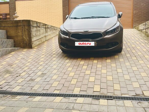 2013 Kia Ceed II, коричневый, 950000 рублей