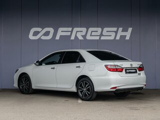 2016 Toyota Camry VII (XV50) Рестайлинг, белый, 1820000 рублей, вид 2