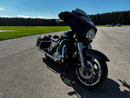 2014 Harley-Davidson Street Glide, чёрный, 1340000 рублей, вид 1