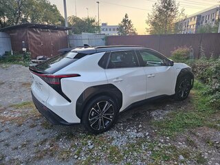 2022 Toyota bZ4X I, белый, 4000000 рублей, вид 3