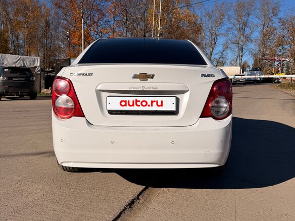 2015 Chevrolet Aveo II, белый, 1000000 рублей - вид 2