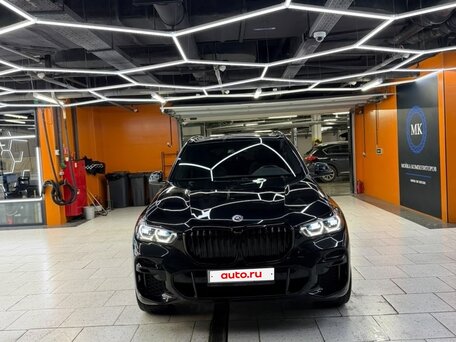 2022 BMW X5 25d IV (G05/G18), чёрный, 7400000 рублей, вид 3