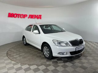 2010 Skoda Octavia II (A5) Рестайлинг, белый, 719000 рублей, вид 3