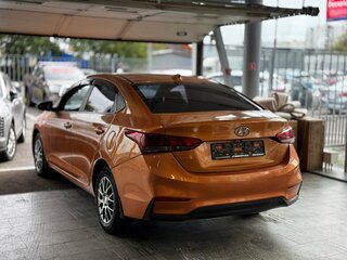 2017 Hyundai Solaris II, оранжевый, 839000 рублей, вид 4