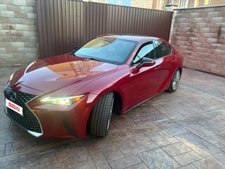 2021 Lexus IS 300 III Рестайлинг 2, красный, 3950000 рублей, вид 2