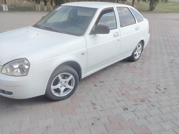 2011 Lada (ВАЗ) Priora I, белый, 350000 рублей - вид 2