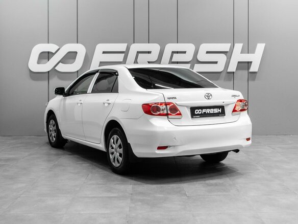 2011 Toyota Corolla X (E140, E150) Рестайлинг, белый, 900000 рублей - вид 1