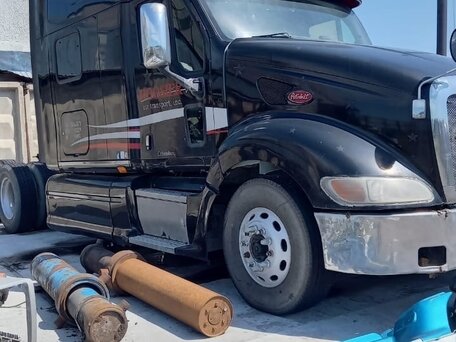 2004 Peterbilt 387, чёрный, 1600000 рублей, вид 3