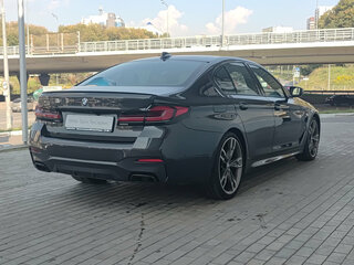 2021 BMW 5 серии M550i xDrive VII (G30/G31/G38) Рестайлинг, серый, 7300000 рублей, вид 5