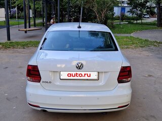 2018 Volkswagen Polo V Рестайлинг, белый, 520000 рублей, вид 3