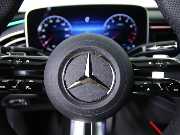 2026 Mercedes-Benz E-Класс 300 VI (W214, S214), чёрный - вид 13