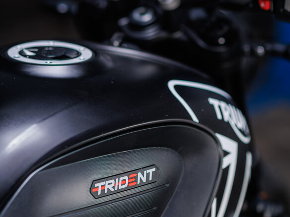 2021 Triumph Trident 660, чёрный - вид 13