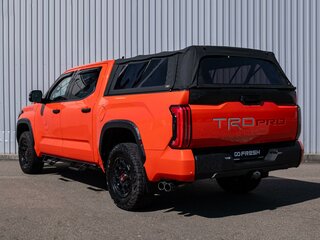 2023 Toyota Tundra CrewMax III, красный, 8599000 рублей, вид 2